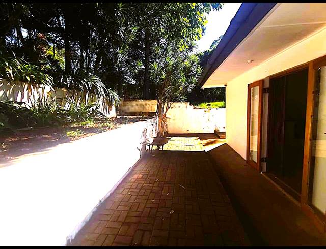 1 BEDROOM FREESTANDING TO LET IN HILLCREST CENTRAL